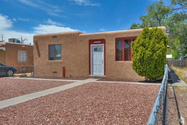 Building Photo - UNM/CNM 3 Bedroom 1 1/2 Bath Home