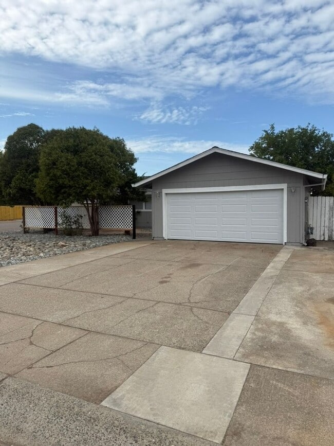 Photo - 3-bedroom, 2-bathroom home in great neighb...