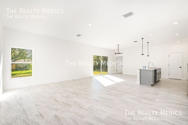 Photo - 1155 Yakutat Ave SE