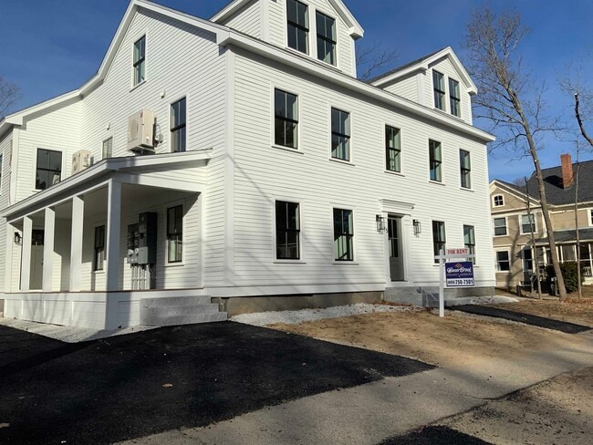 Building Photo - 8 Clifford St