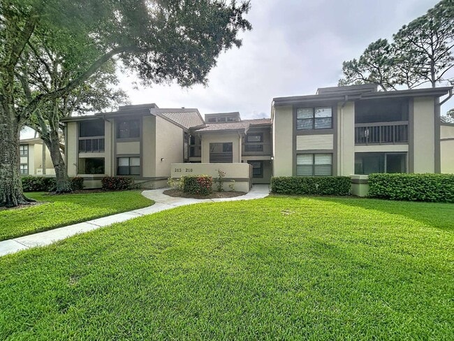 Photo - 217 Woodlake Wynde