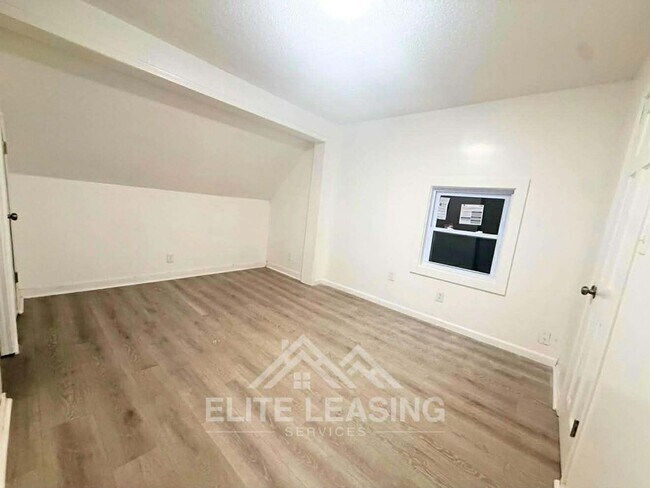 Photo - 1438 SW Van Buren St Unit 3