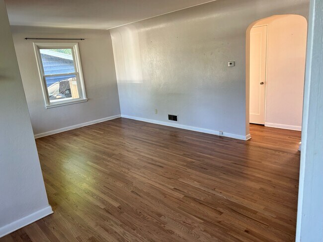 Photo - 71 S Newton St House