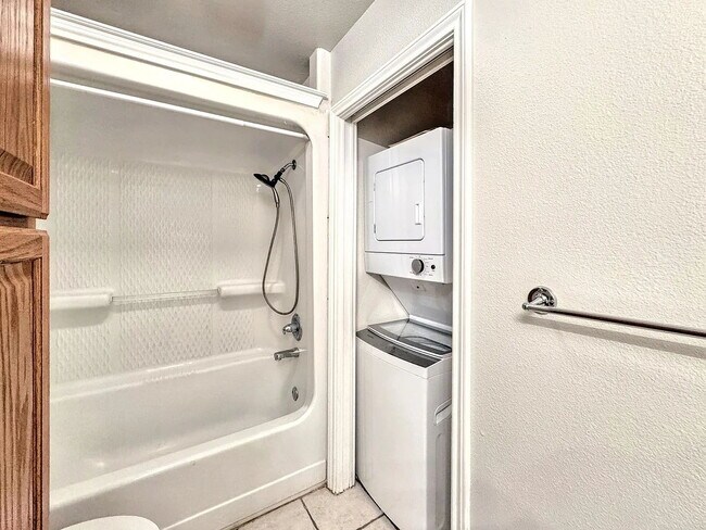 "Charming 1-Bedroom Haven in San Marcos – Cozy 651 sq ft Retreat on Burleson Street!"
