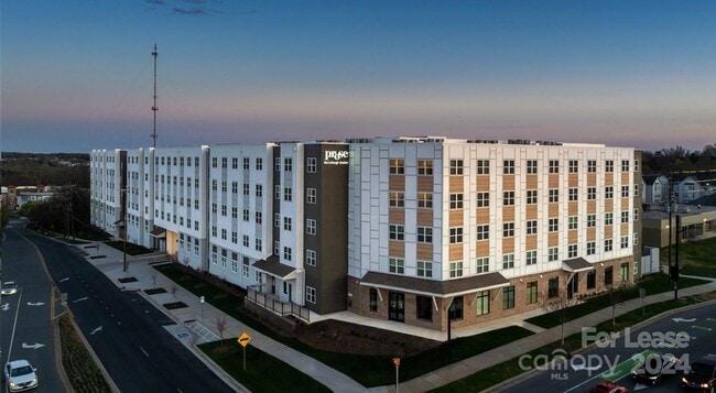 Photo - 8424 N Tryon St Unidad B3