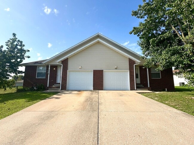 Building Photo - S0225-MF1 Unit B