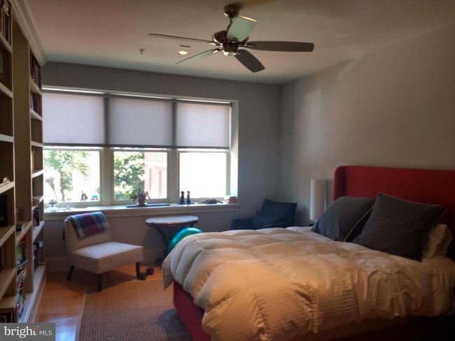 Photo - 2516 Q St NW Unidad Q305