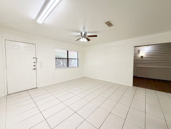 Photo - 816 Denton Dr