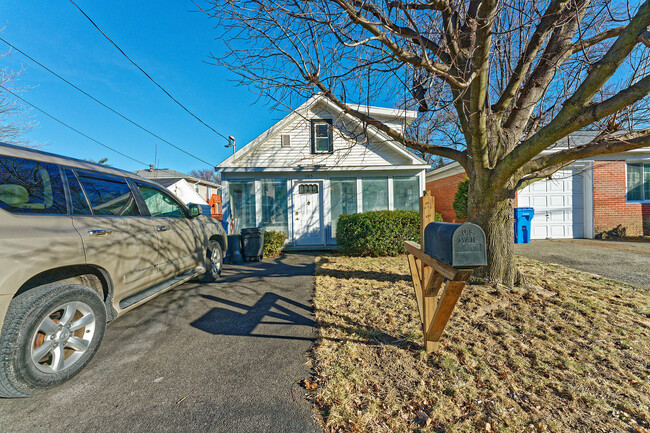 Photo - 105 Hazelhurst Ave Apartment