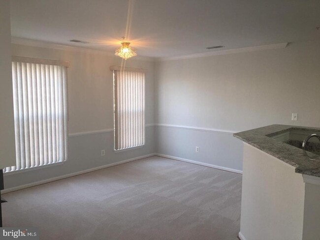 Photo - 2480 Angeline Dr Unidad 304