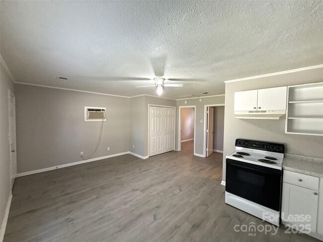 Photo - 609 W Davidson Ave