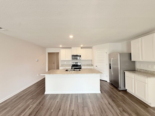 Photo - 4-Bedroom Home - Woodlands
