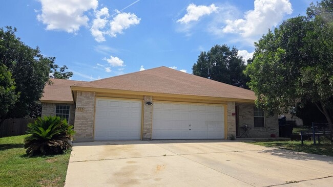 Building Photo - New Braunfels 2 Bedroom 2 Bath less than 1 mile from Landa Park!