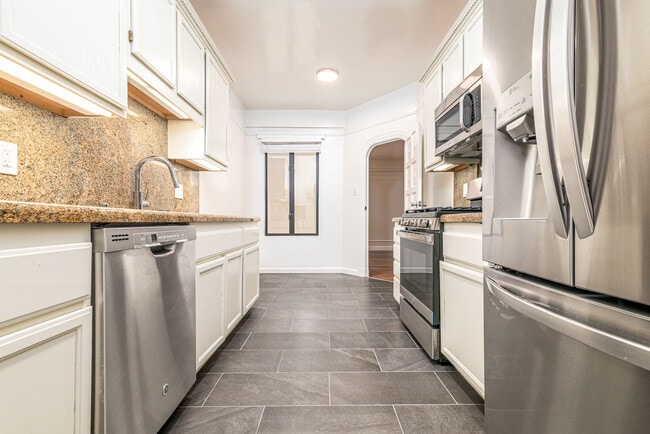 Photo - 2275 Broadway