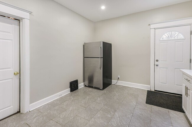 Photo - 24 Holton Av S Unit 1-Bedroom