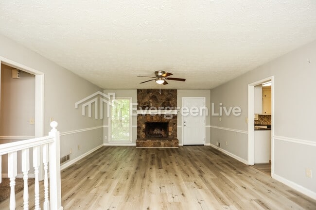Photo - 3631 Pennington Dr SE