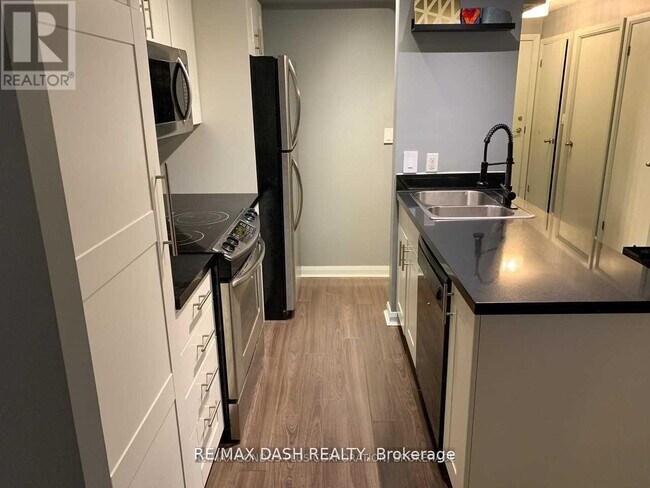 Photo - 18 Beverley St Unit 413