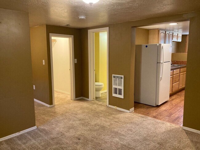 Photo - 18th - 1102 1/2 Unit 800