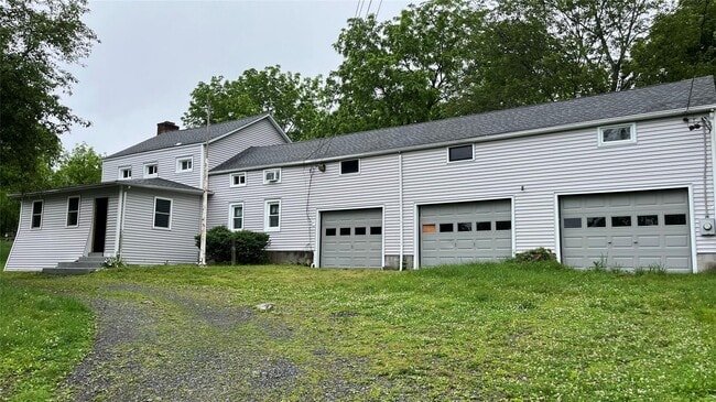 Photo - 131 S Putt Corners Rd House