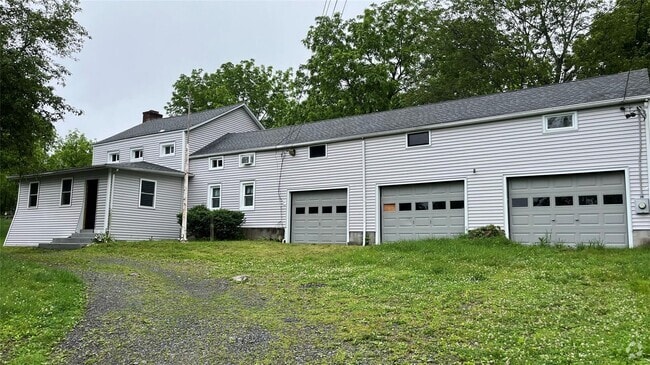 Building Photo - 131 S Putt Corners Rd Rental