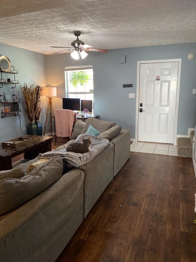 Photo - 1805 Pointed Leaf Ln
