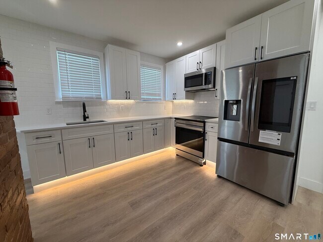 21-23-23 Elliott St Unit 2