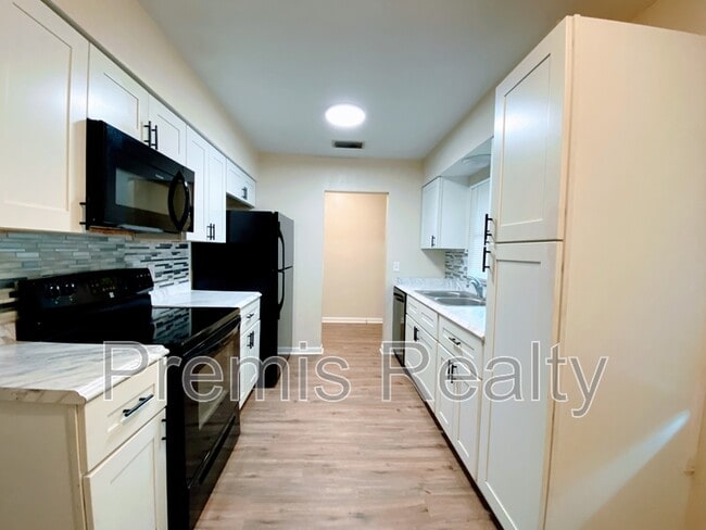 Photo - 1121 Mary Jane Ln