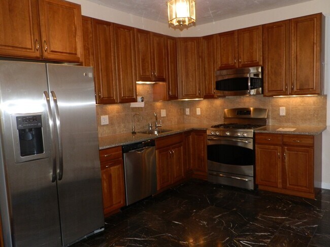 Photo - 194 Auburn St Unit 1