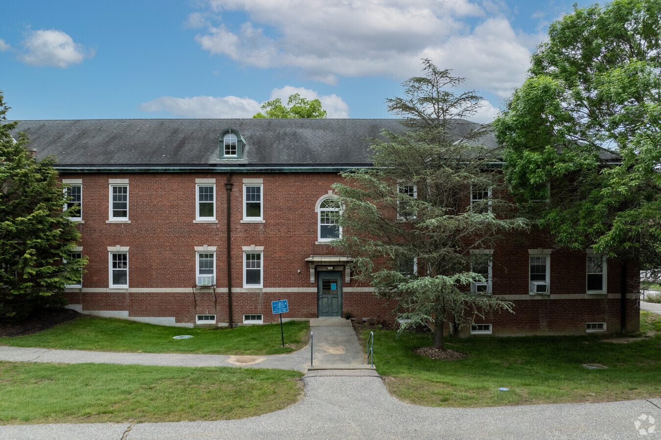 Exterior - Uncas Condominiums