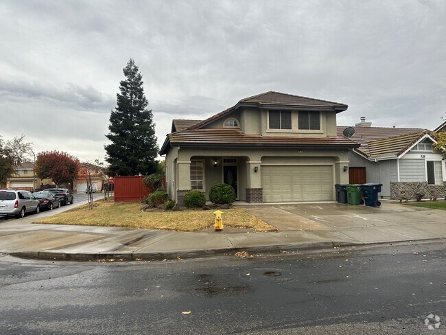 Building Photo - Charming corner lot home