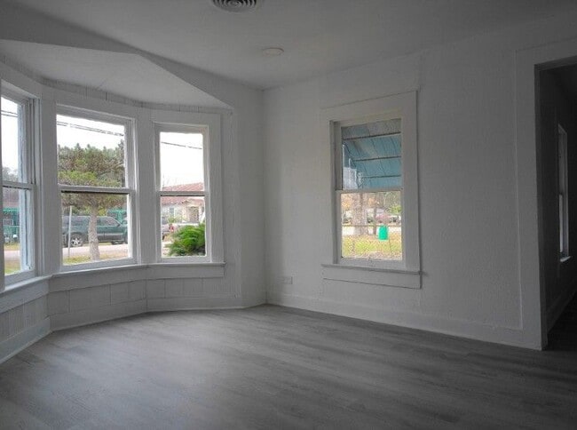 Photo - 1200 Avenue A