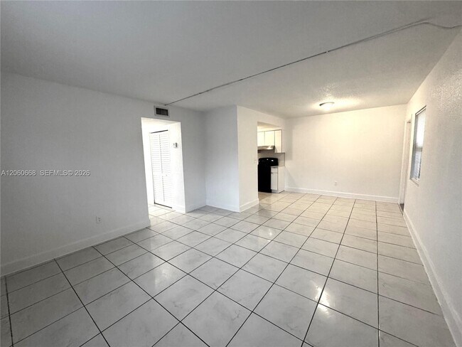 Photo - 1530 NE 136th St Unit 10
