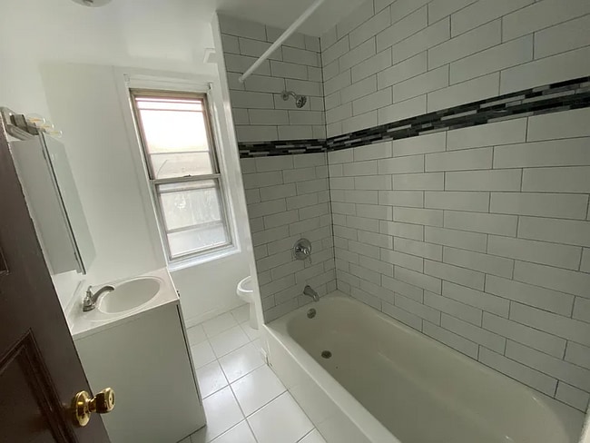 Photo - 362 E 198th St