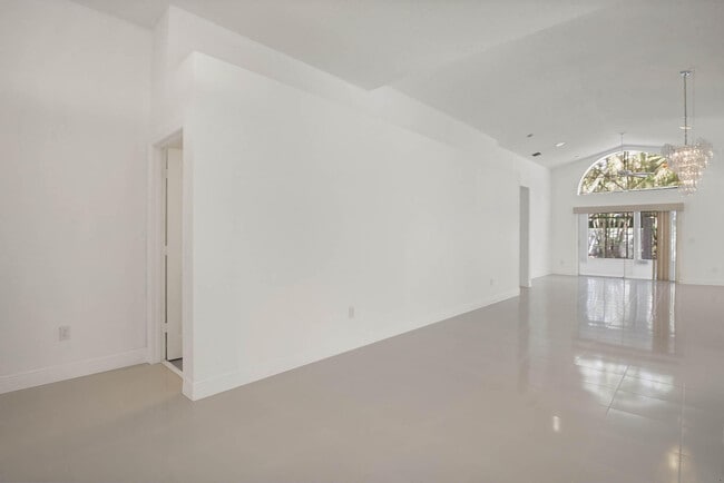 Photo - 13596 Weyburne Dr