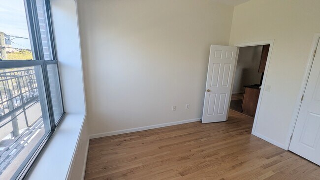 Photo - 215 Woodward St