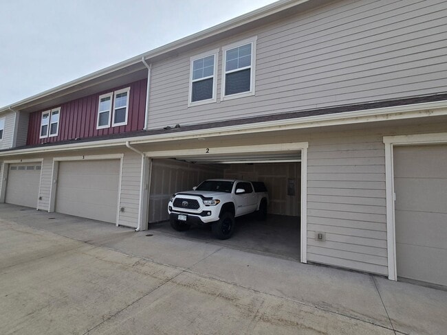 Photo - 3B/3B Townhome NOW AVAILABLE in Windsor! Great Location!