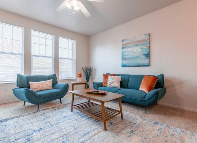 1Br, 1BA - 785SF - Living Room