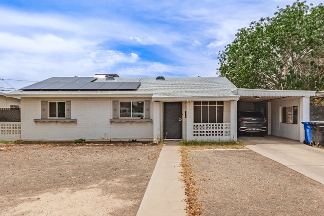 Building Photo - 2801 W Glenrosa Ave Rental