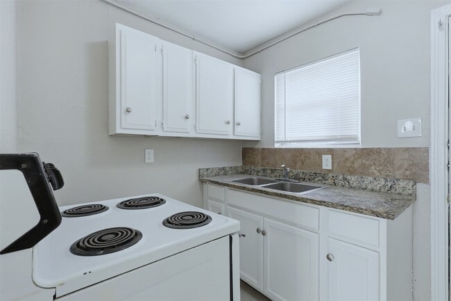 Building Photo - 1226 5th Ave N