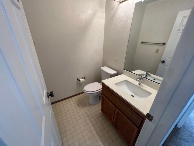 Photo - Spacious 2 bed 1.5 bath Condo in San Leand...