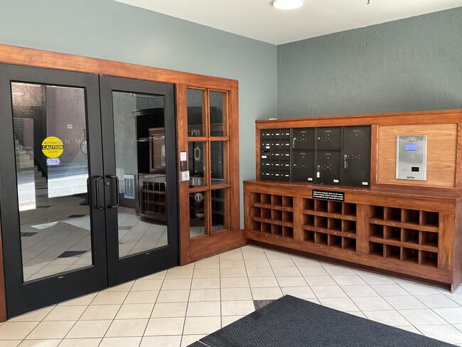 Photo - 112 W Washington Blvd