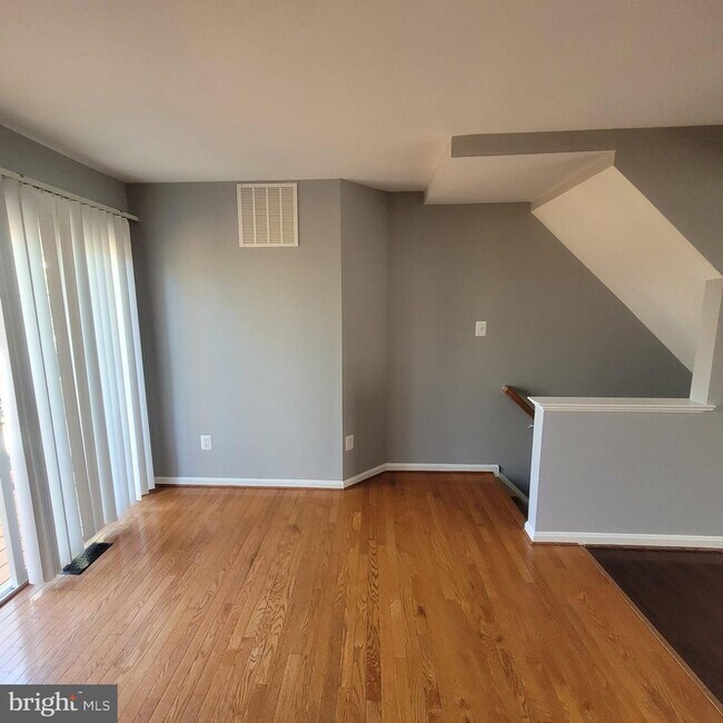 Photo - 10918 Pope St