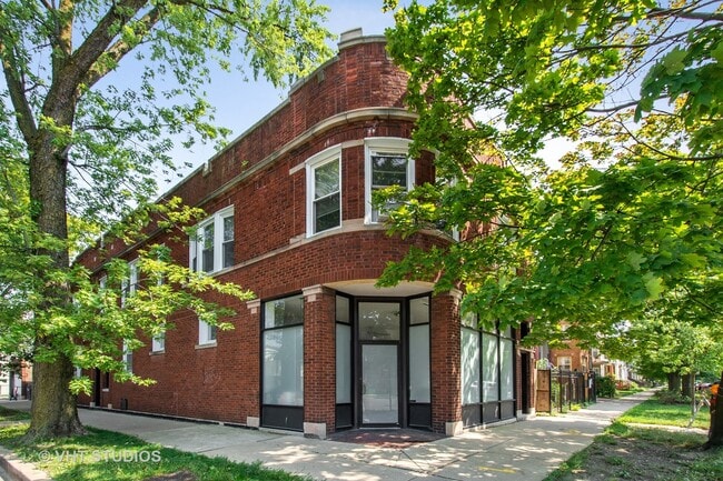 Building Photo - 2959 N Springfield Ave Unit 2F