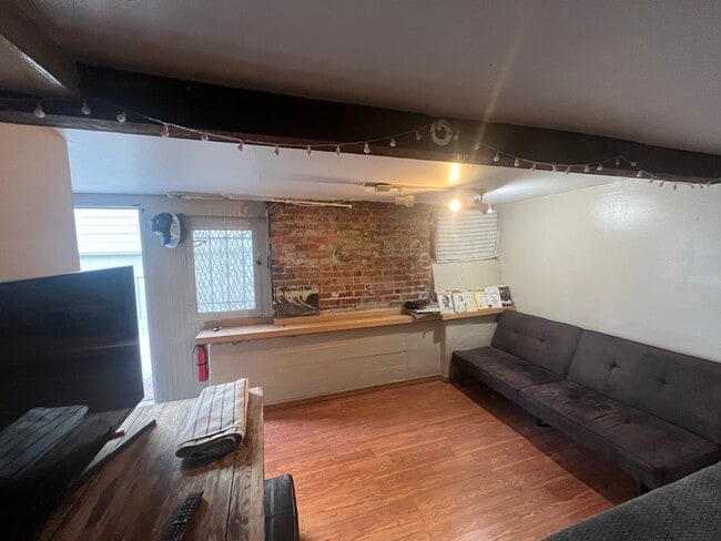 Building Photo - 3018 3rd St Unit Beach house