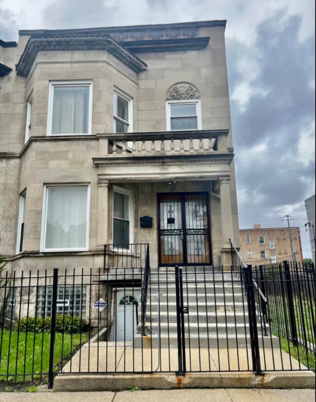 Building Photo - 3408 W Monroe St