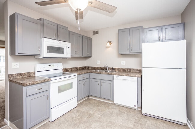 2BR, 1.5BA - 800 SF