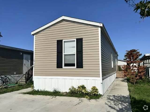 Building Photo - 1730 Daffodil Ave Rental