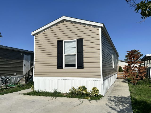 Building Photo - 1730 Daffodil Ave Rental