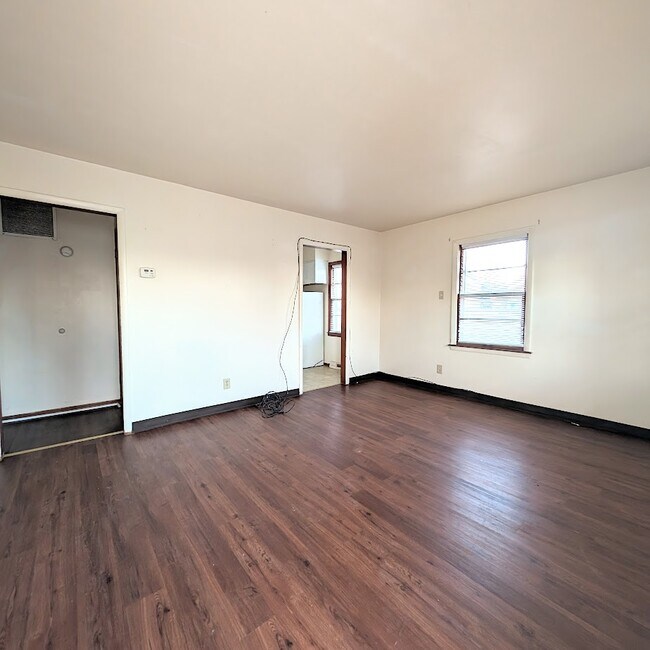 Photo - 610-620 Blair St