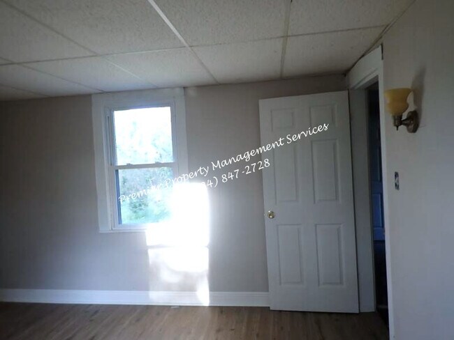 Photo - 1129 Main St